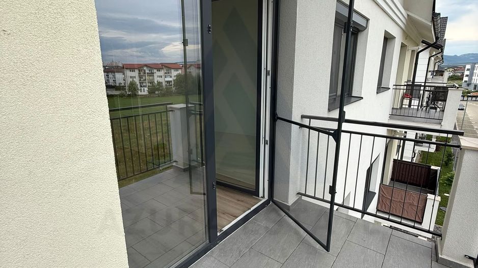 Apartament lux prima inchiriere 3 camere 76mp utili si boxa Selimbar - Poză 11