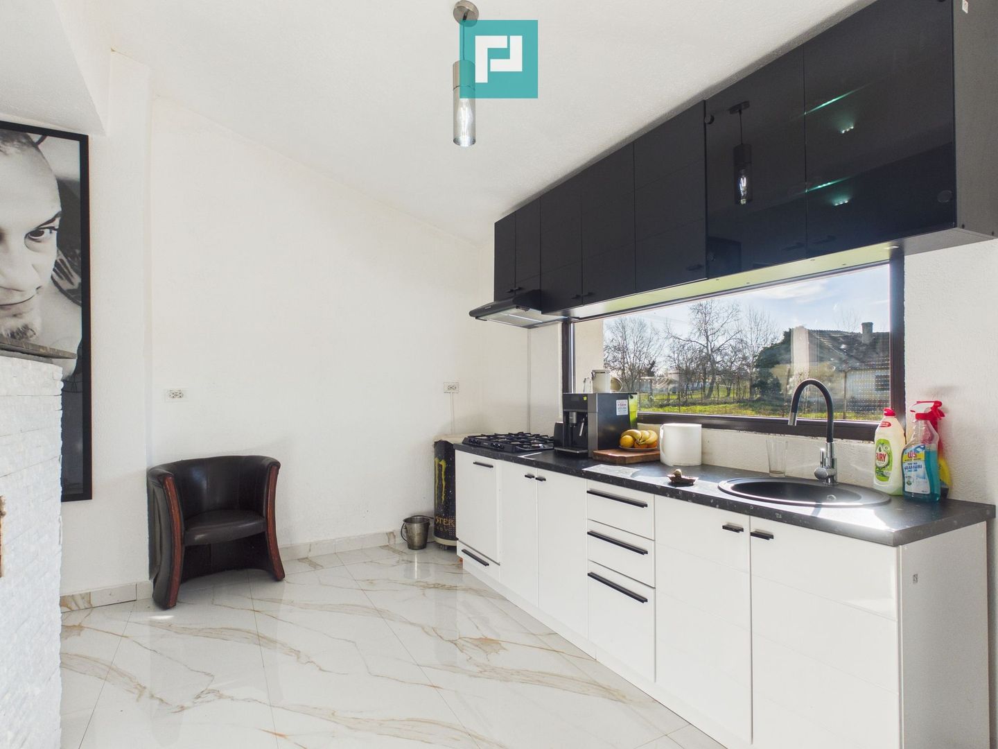 Casă cu 2 camere renovată în Battonya - Poză 4