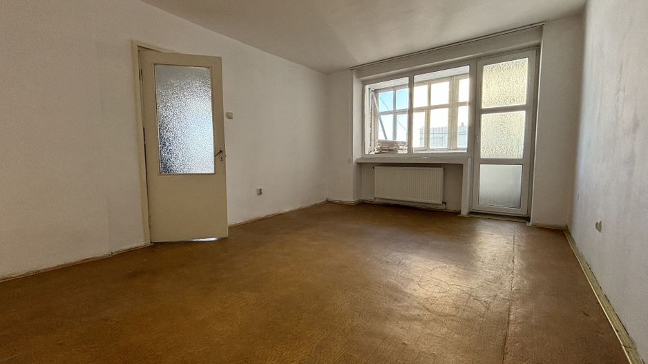Apartament 3 camere decomandat 67,8 m² zona garii - Poză 2