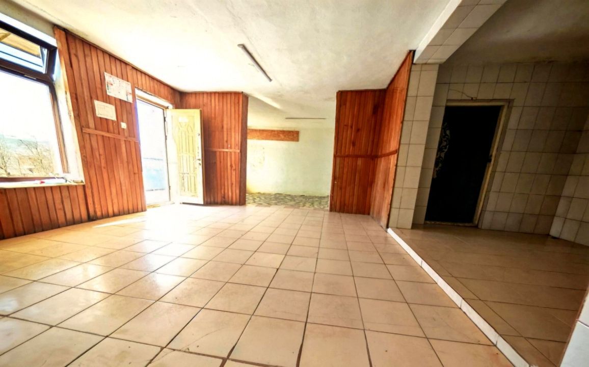 Casă cu teren generos în Dârmănești, Argeș-ideală pentru locuința sau afacere  - Poză 2