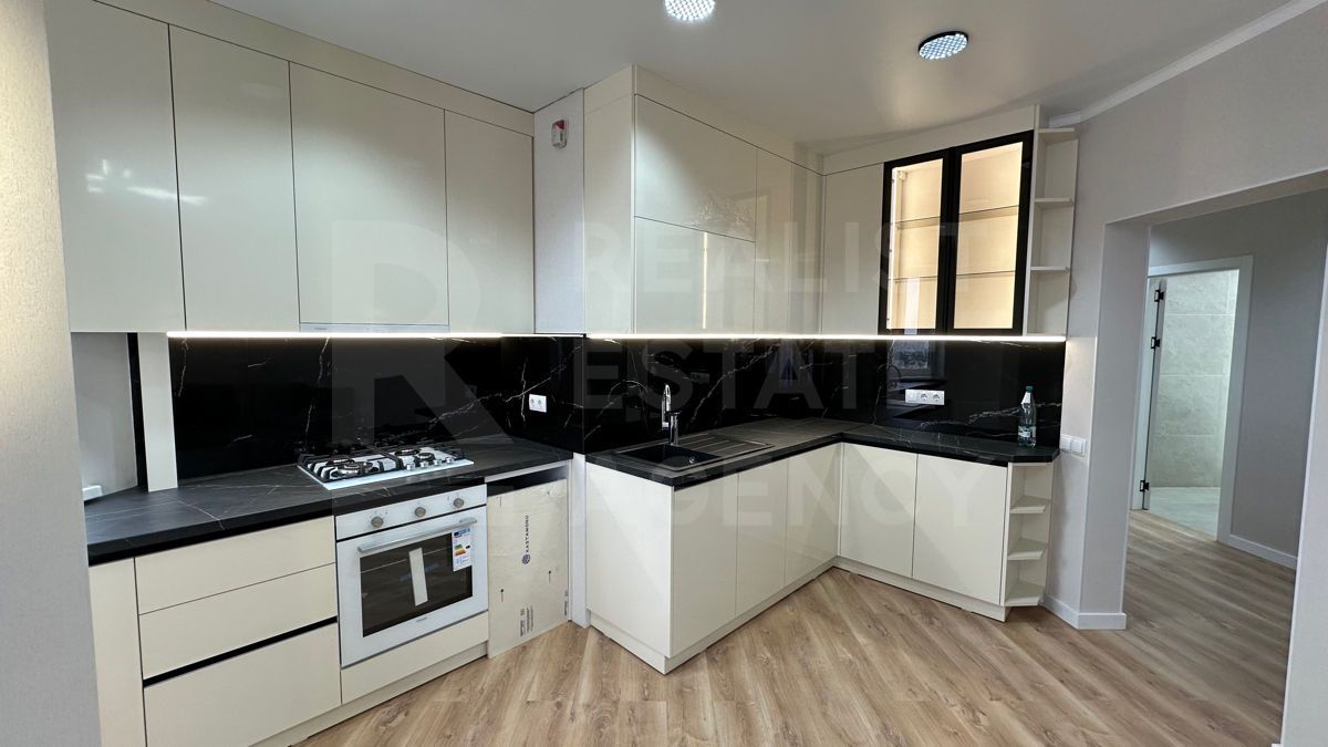 Vânzare, apartament, 2 camere + living, strada Ginta Latină, Ciocana - Poză 2