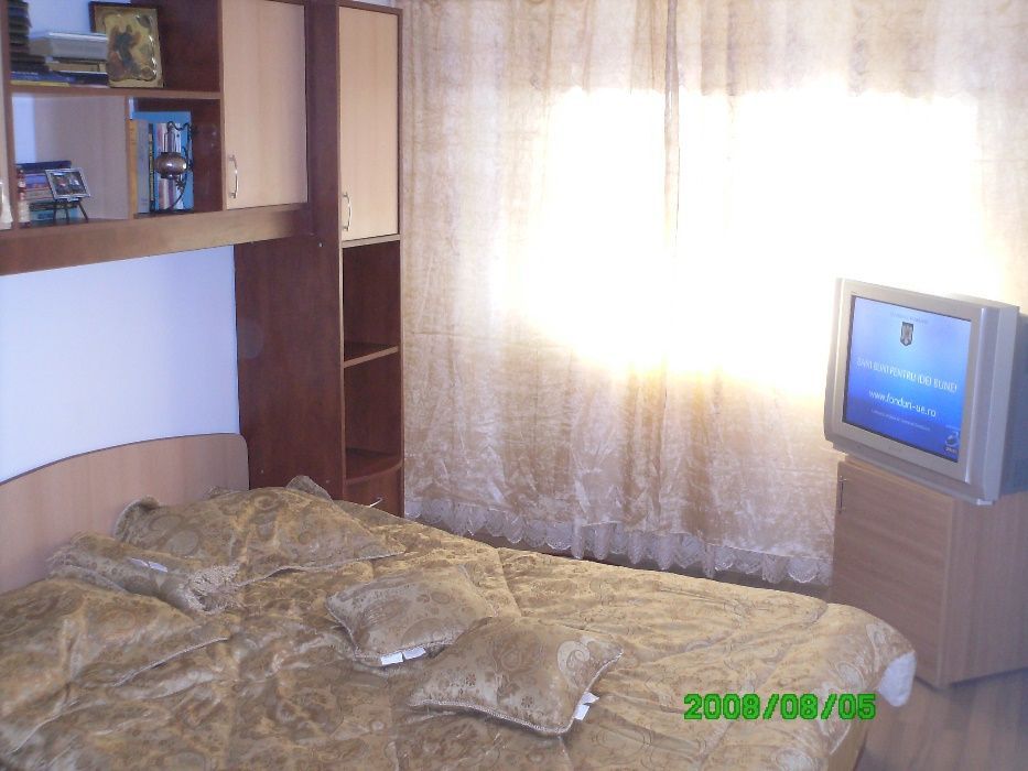 Apartament cu 3 camere, zona Micro 20,  sup. 75 mp, mobilat si utilat - Poză 5