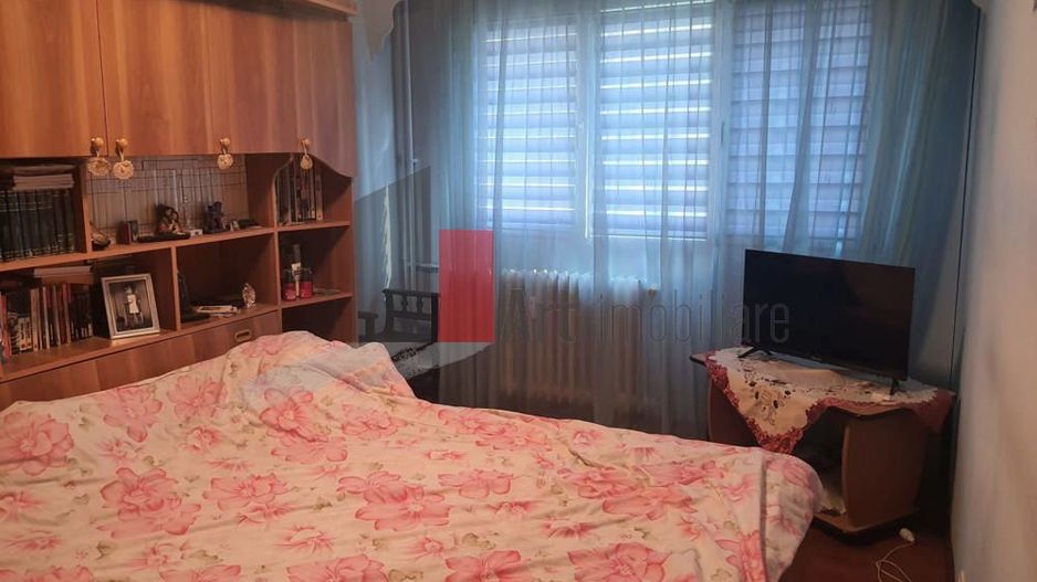 Vânzare apartament 3 camere Bd. Obregia-Turnu Măgurele - Poză 1
