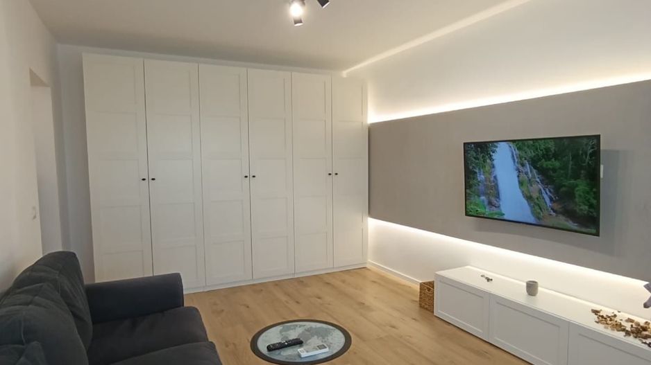 Apartament 3 camere de vanzare, complet renovat, Drumul Taberei - Poză 2