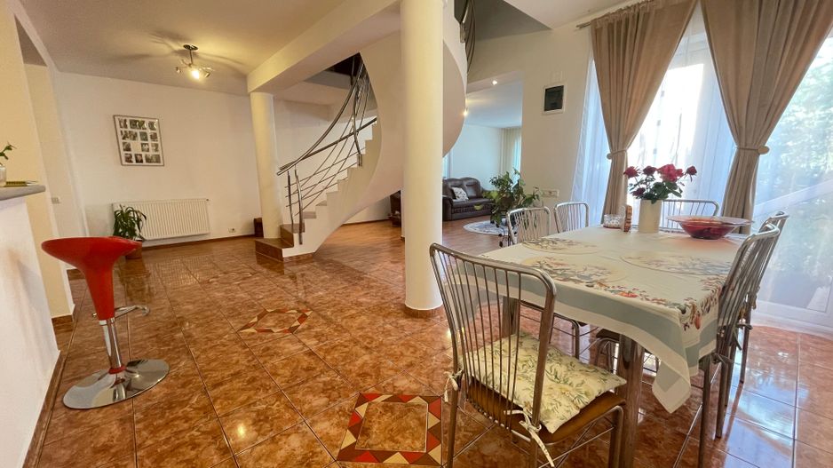 Casa individuala P+M,spatioasa in zona Mircea Cel Batran - Poză 9