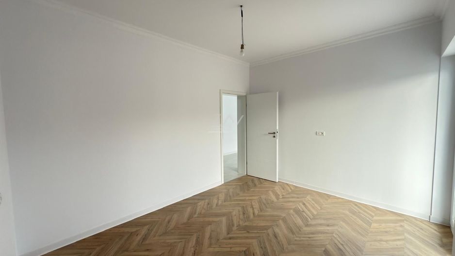 Asfalt. Loc de parcare. - Poză 10