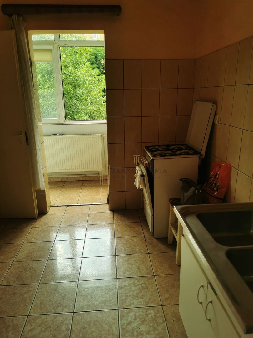 Apartament decomandat, 2 camere,  zona Vasile Aron - Poză 3