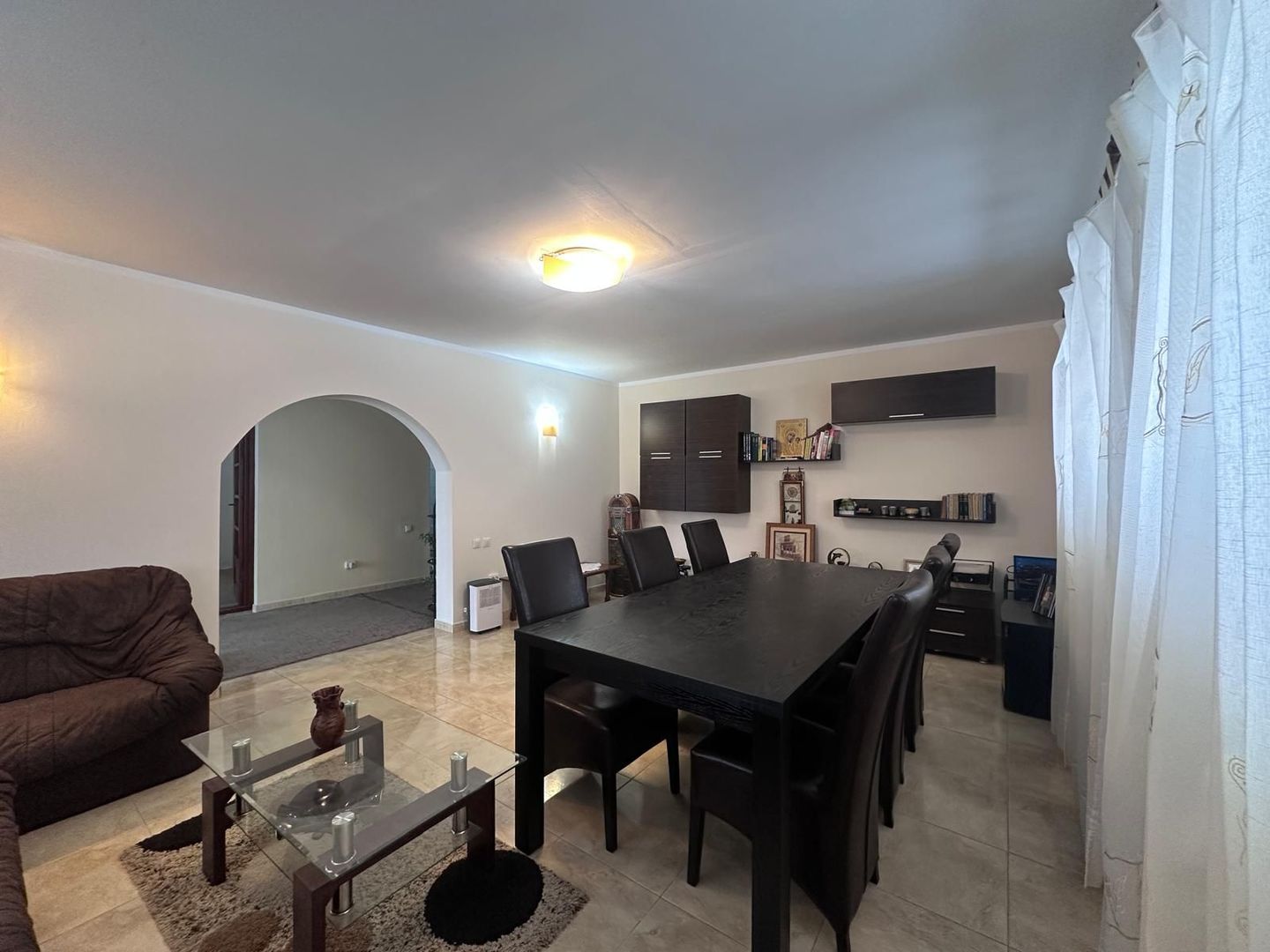 Casă de vânzare în Pucioasa! - Poză 9