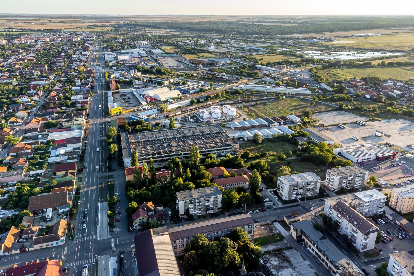 3 hale industriale aproape de A1 Arad - Poză 2