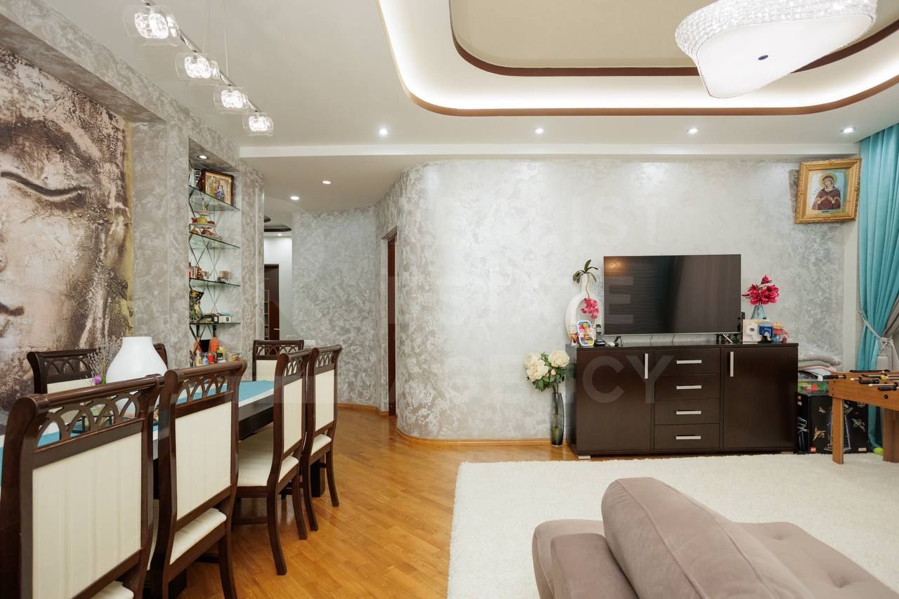 Vânzare, apartament 2 camere, living, bulevardul Traian, Botanica. - Poză 3