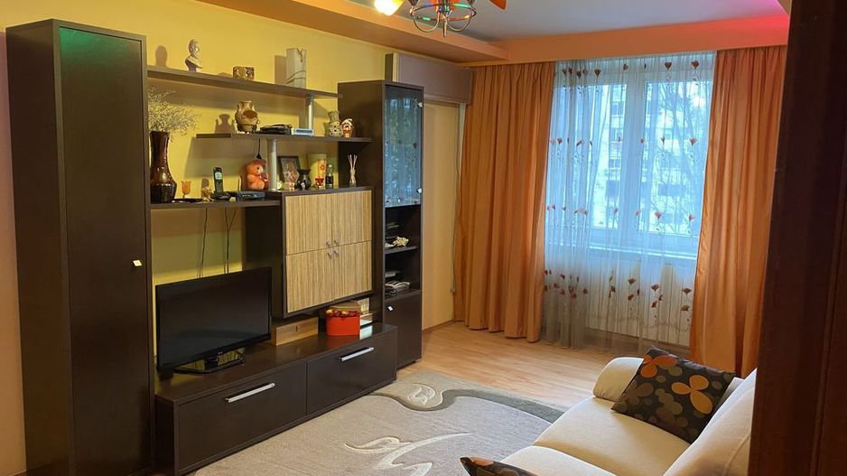 Inchiriere apartament 3 camere str Luica - Poză 1