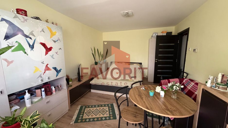 Decomandat. Cu centrala proprie. Etaj intermediar - Poză 2