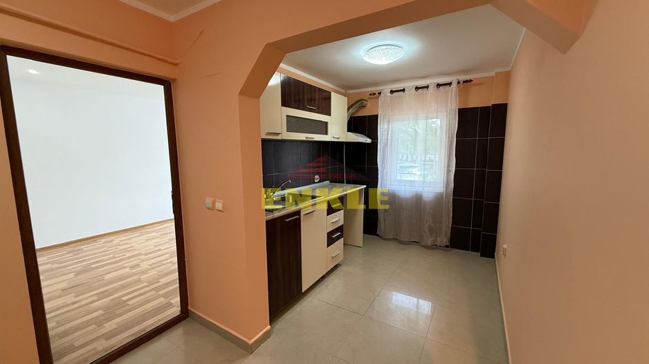 De vânzare apartament 2 camere decomandat – zona Liceului Sportiv - Poză 3