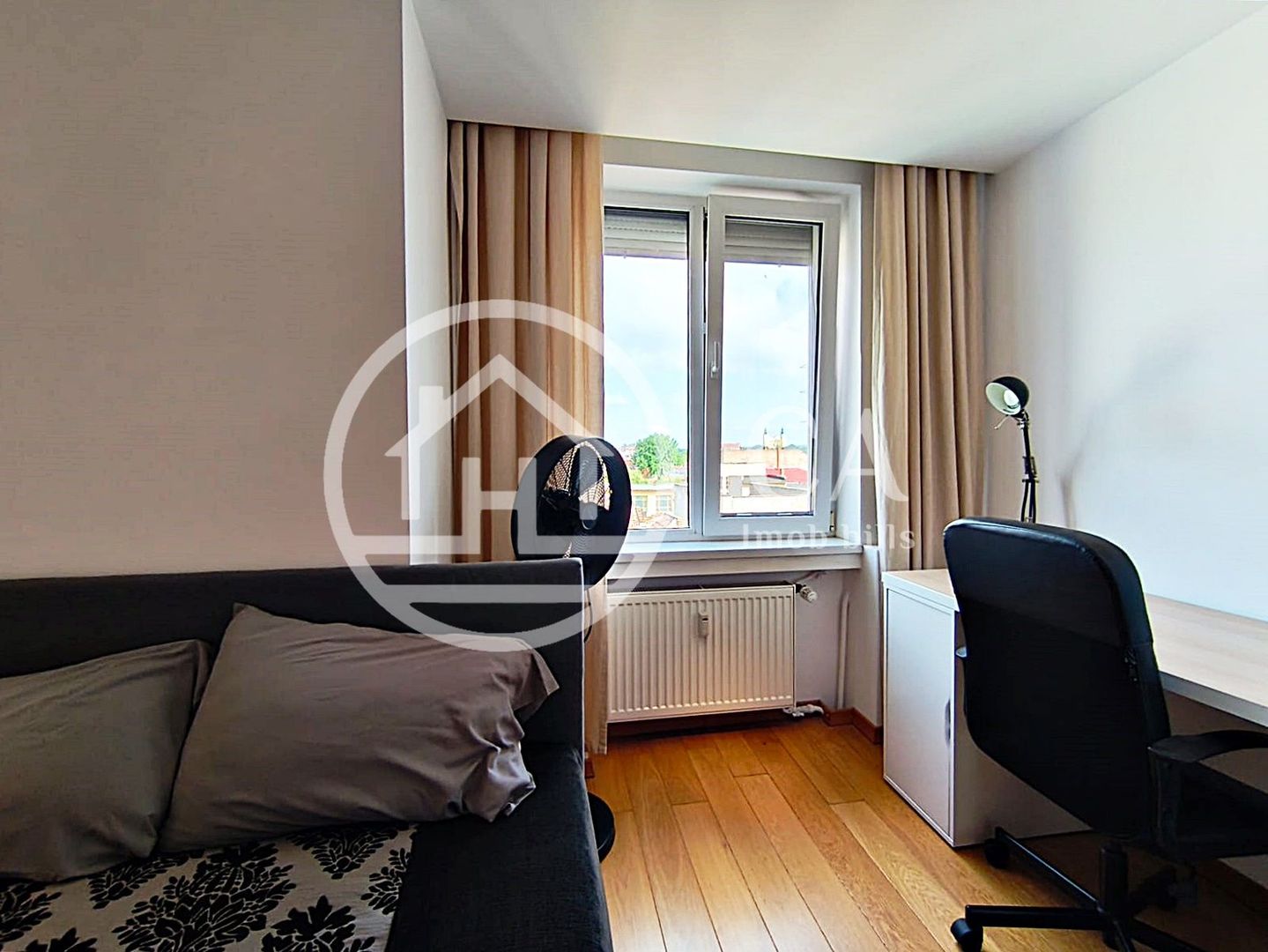 Apartament de închiriat cu 4 camere si terasa, Ultracentral, Oradea - Poză 15