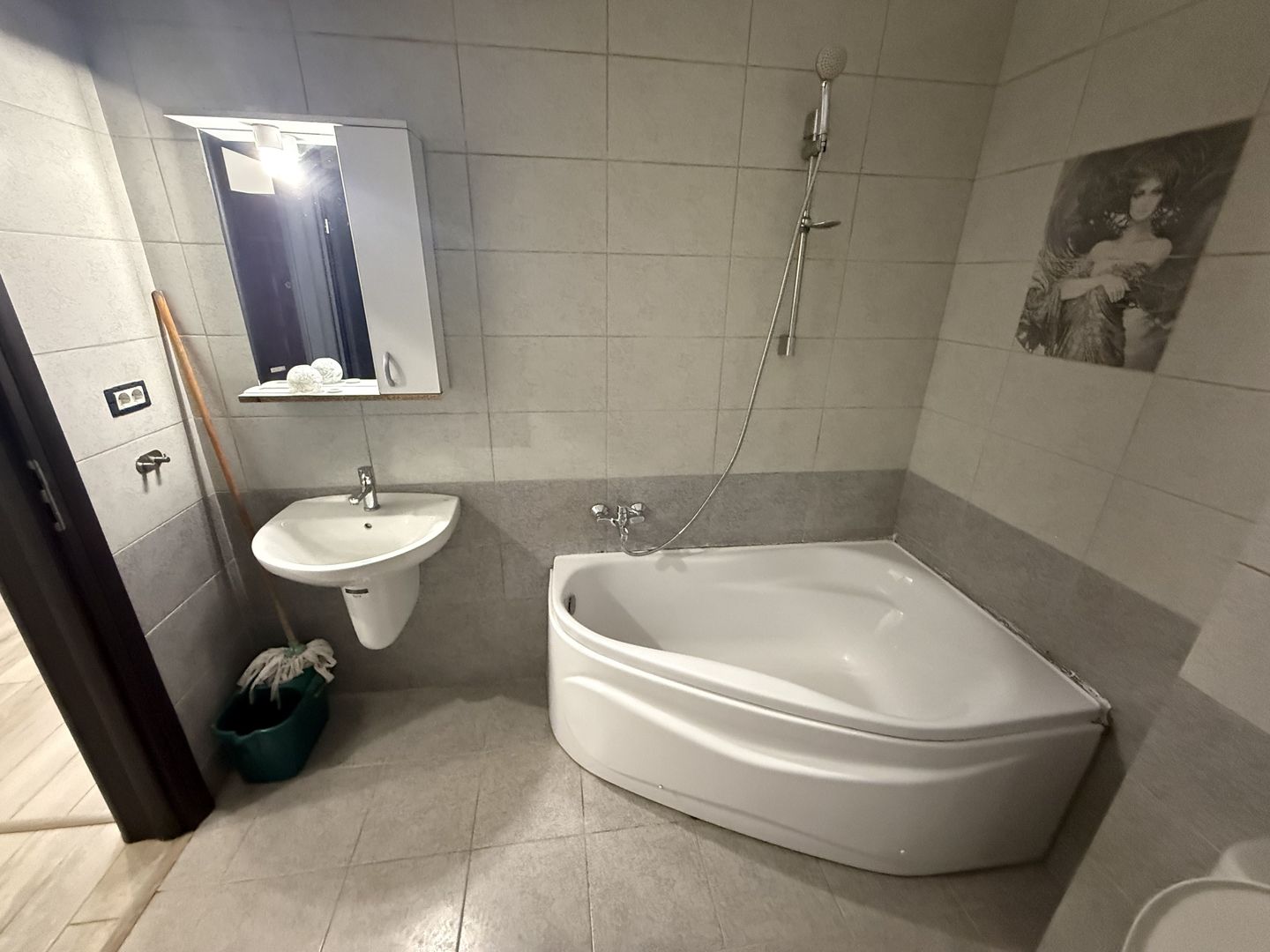 Garsonieră dublă 39mp- living + dormitor + balcon mare - Etaj 1 - Poză 7