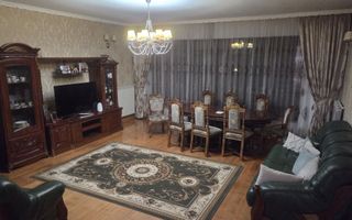 Vilă spațioasă de vânzare în sat Carlig, ideală pentru două familii - Poză 2