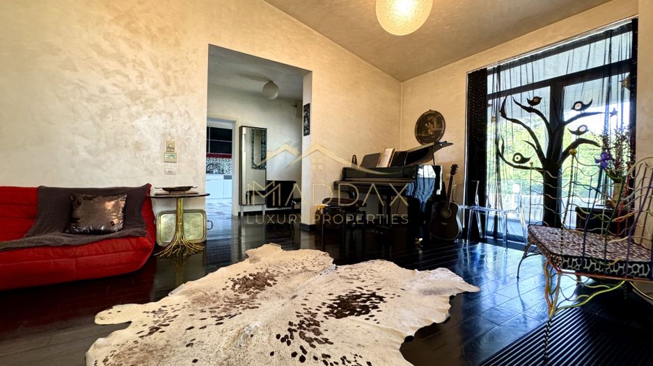 Vila cu 5 camere *344mp* + 400mp Teren // Zona Bucurestii Noi - Poză 1
