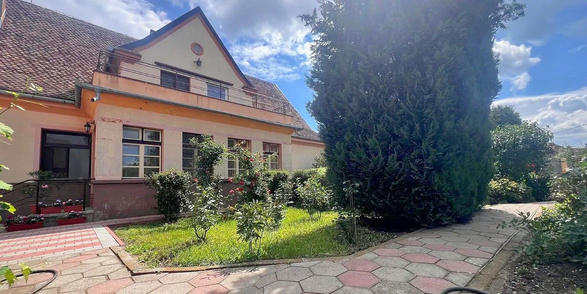 Vila cu 5 Camere și Teren 2183+Clădire pentru Afacere sau Evenimente - Poză 1