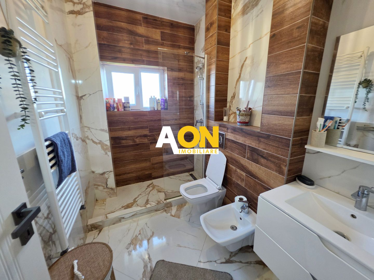 Apartament 2 camere mobilat cu boxa si  parcare bloc nou Cetate - Poză 5