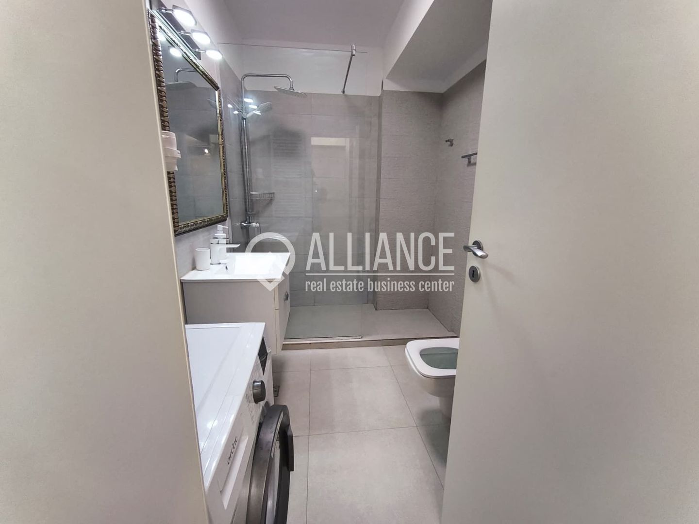 MAMAIA apartament superb cu 2 camere! - Poză 12