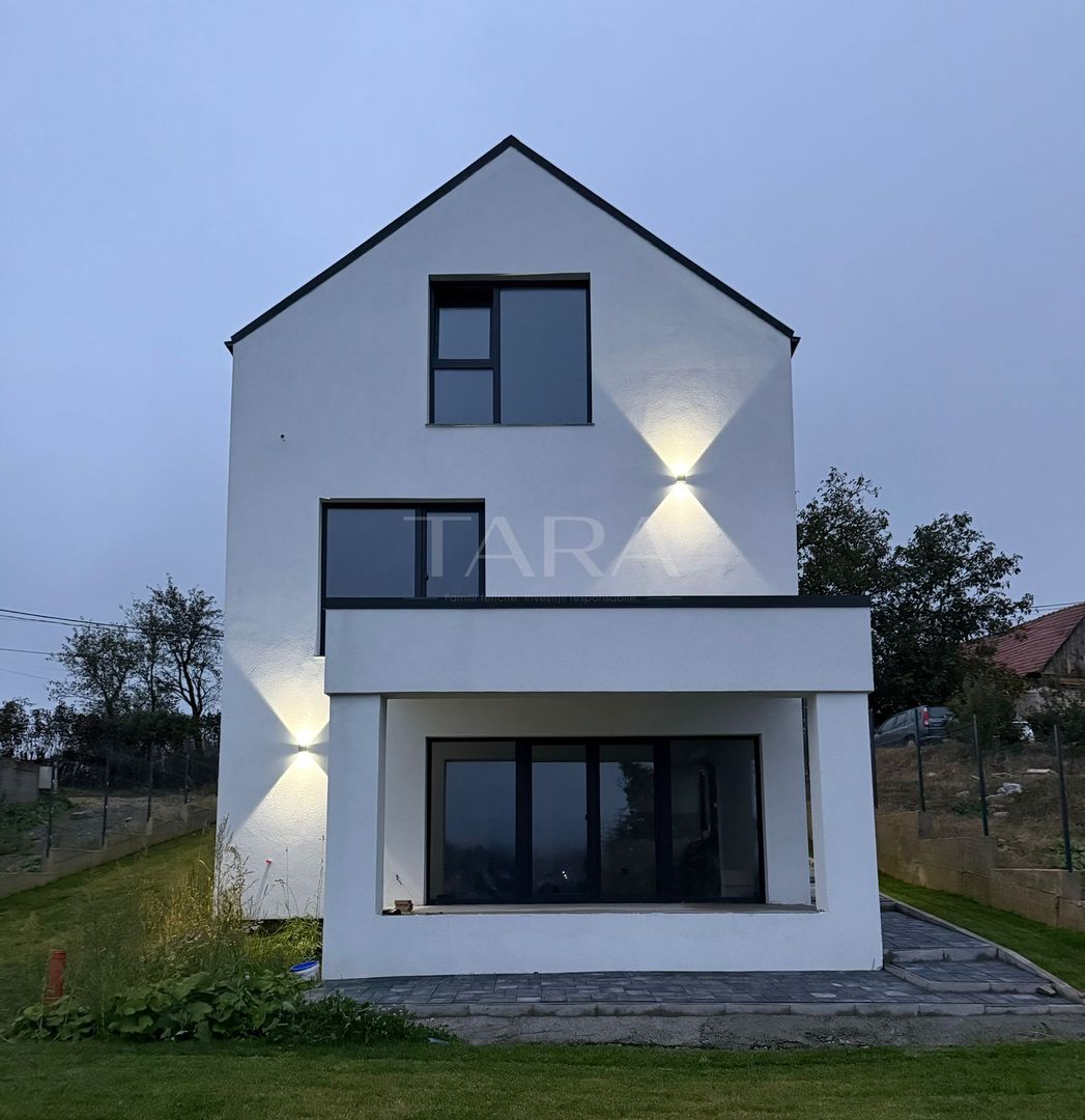 Casă modernă cu priveliște spectaculoasă în Feleacu - Poză 1