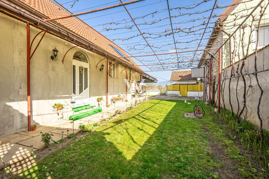 Casa individuala cu teren mare, vedere spre munti,  Avrig,  jud. Sibiu - Poză 13