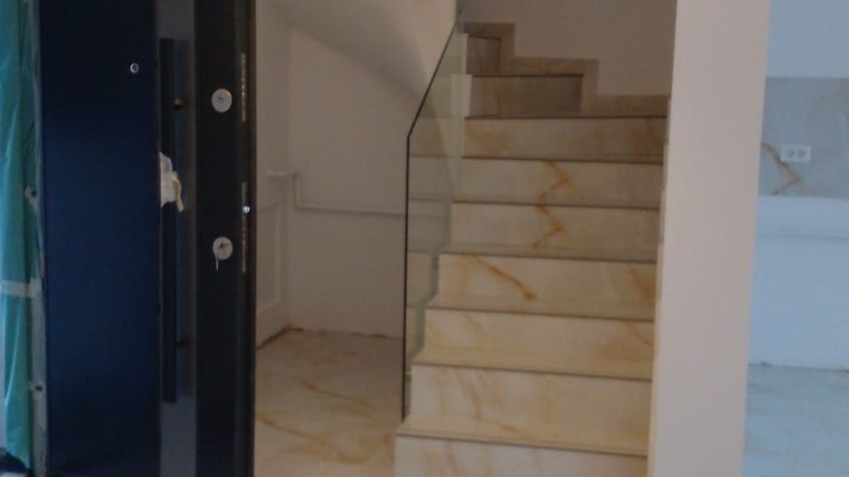 Reședință Modernă cu Finisaje Distinse - Poză 6