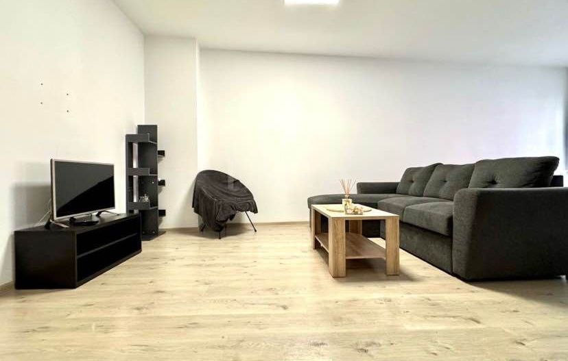 Apartament Modern cu Terasă Spațioasă - Poză 2