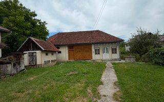 Casă cu teren generos în Buciumi - Poză 1