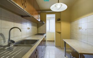 Apartament cu 3 camere, etaj intermediar - Poză 6