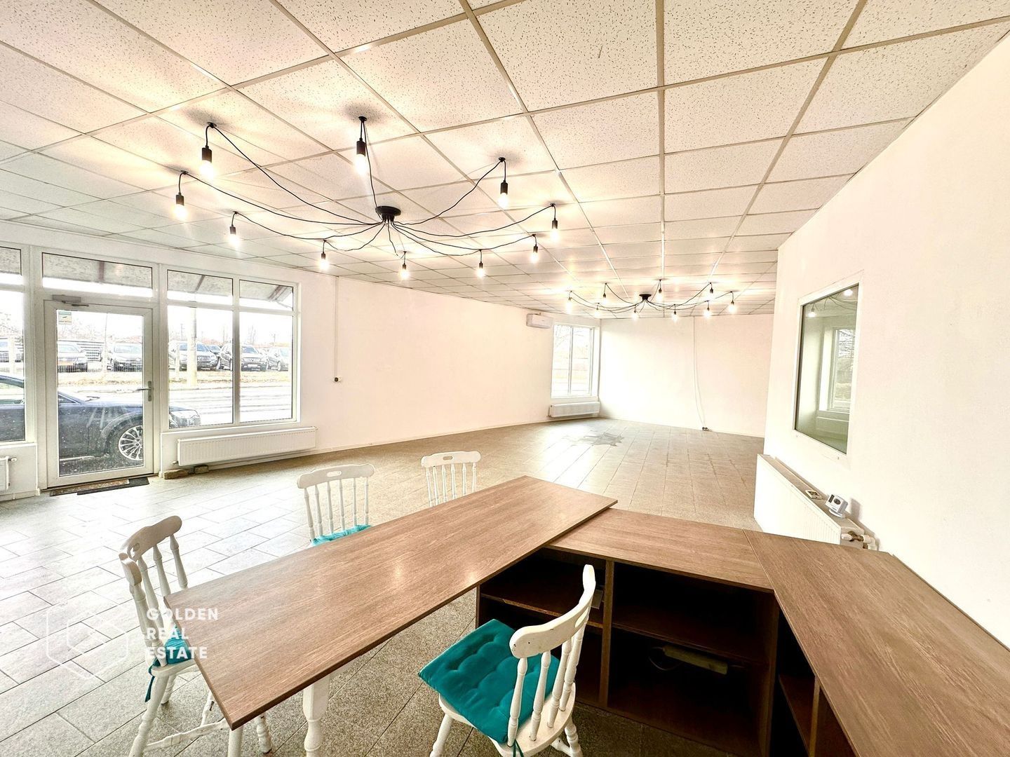 Oportunitate! Spatiu comercial modern si frumos amenajat, Uta, 4 camere, 190 mp - Poză 3