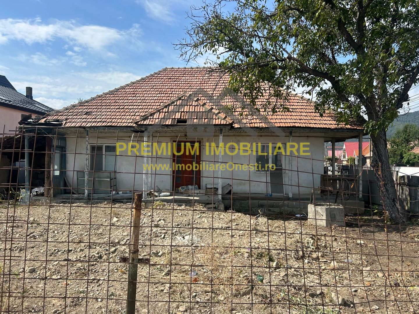 Casă de vânzare în centrul Oituzului, DN11 - Poză 13