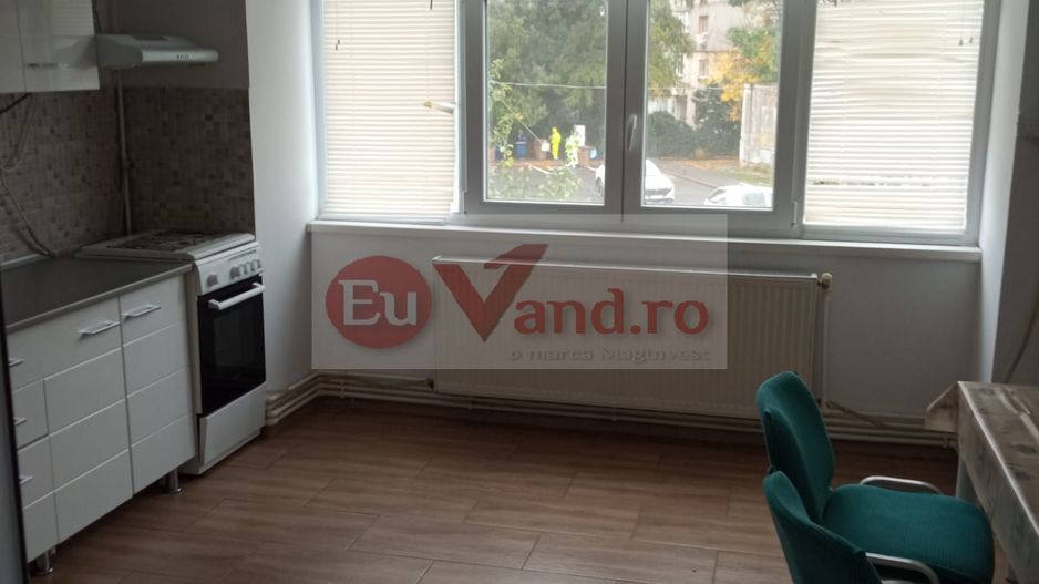 De inchiriat apartament cu 3 camere ICF, langa Scoala nr. 12, parter, 500 E - Poză 7
