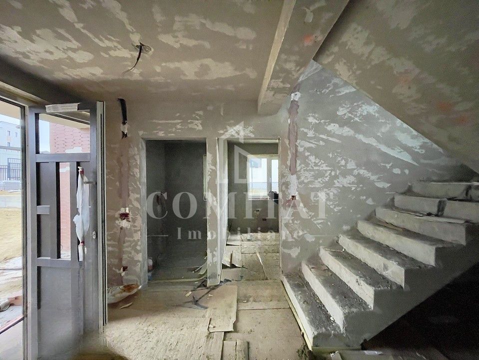 Casa individuala cu teren generos, retrasă de la trafic - Poză 13