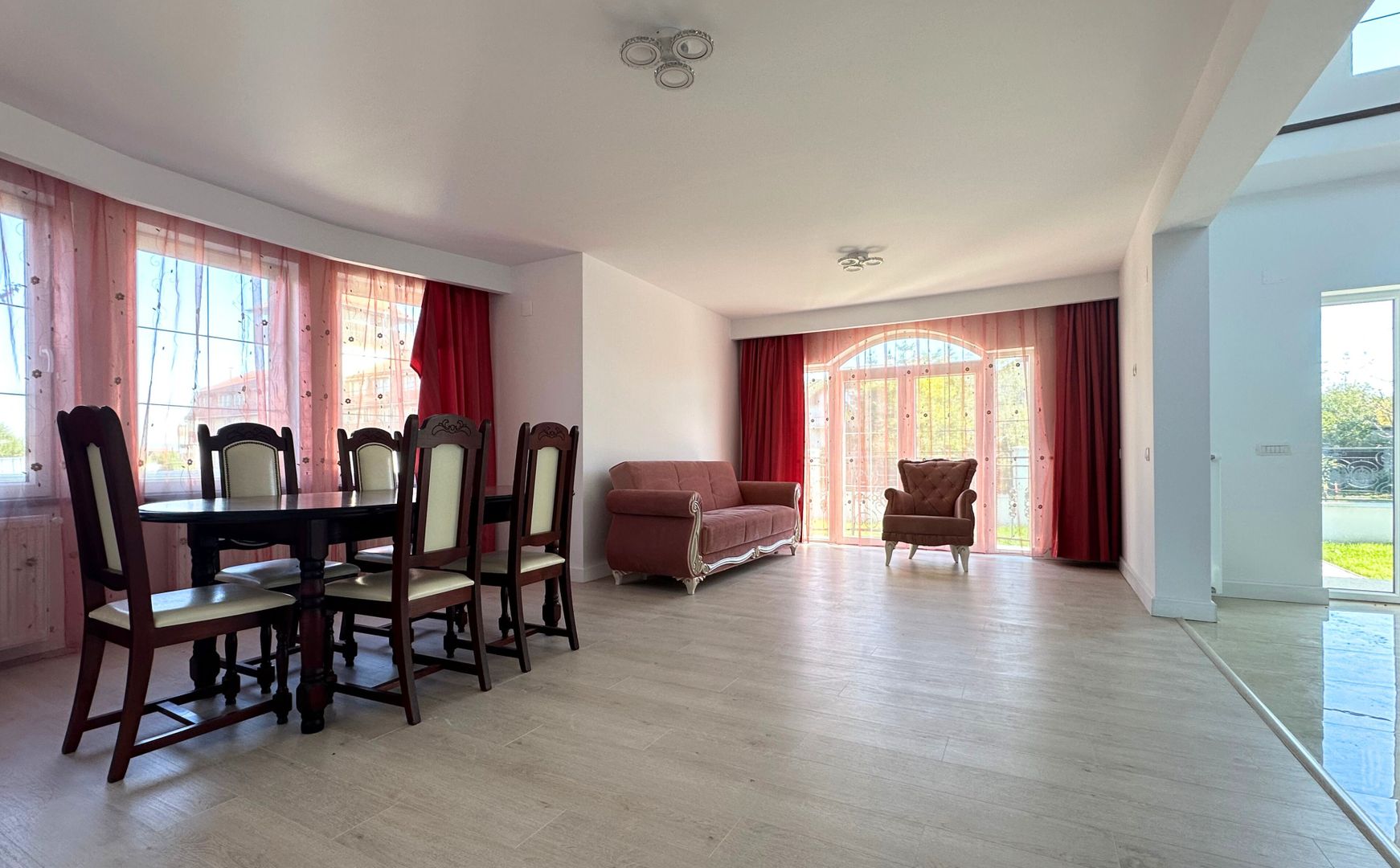 Vânzare casă 5 camere nouă elegantă și spațioasă în Hărman - Poză 5