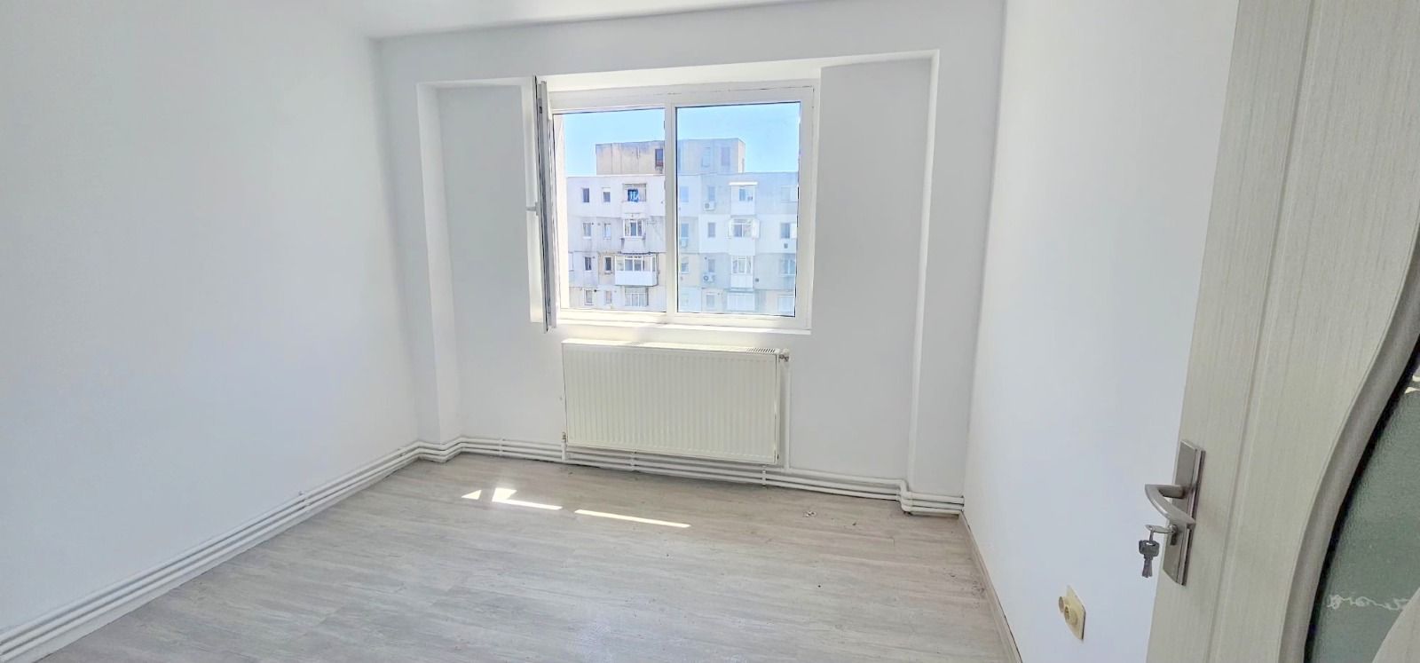De vanzare apartament cu 2 camere, renovat, etaj9, Viziru 3, 43.000 euro - Poză 3