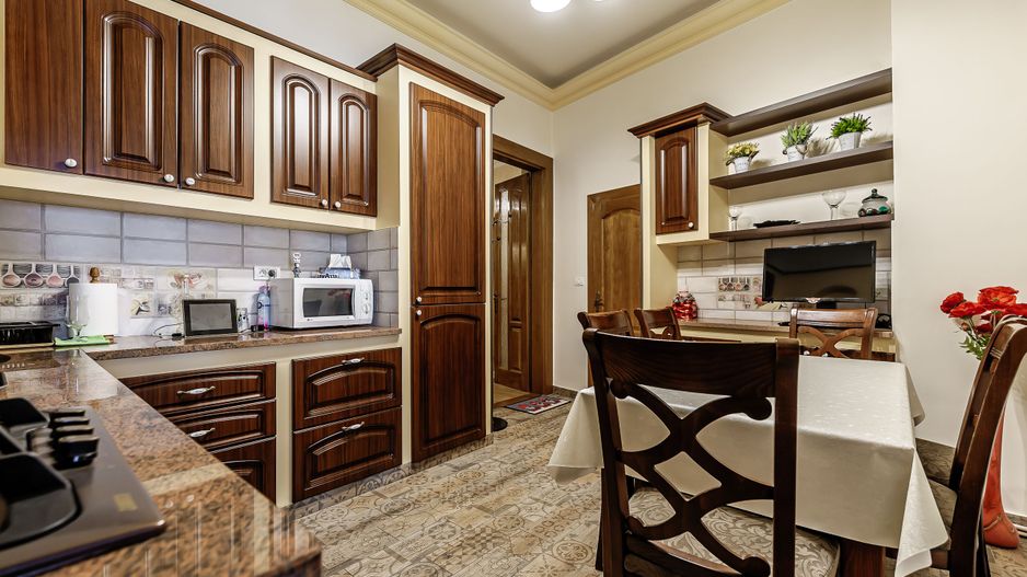 De închiriat apartament cu 2 camere central - Poză 2
