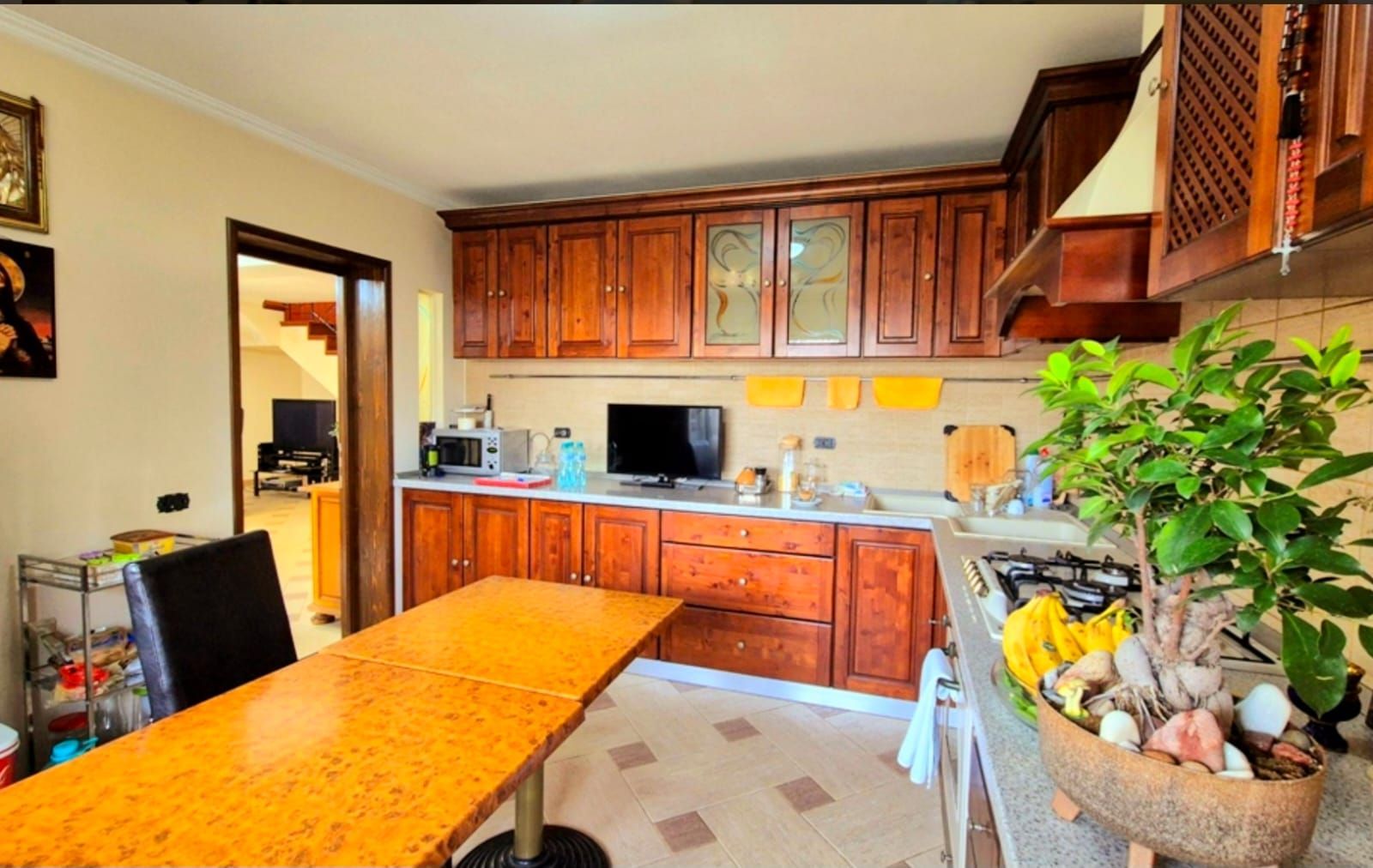 Cauți o casă mare sau spațiu pentru business? Aici le ai pe ambele! - Poză 3