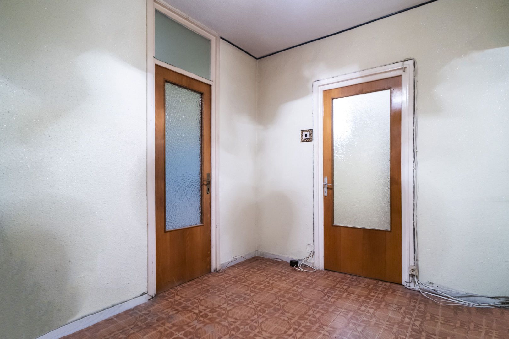 Drumul Taberei 3 camere, 4/10, bloc stradal, c-tie 1980, bucatarie mare, 2 bai - Poză 10