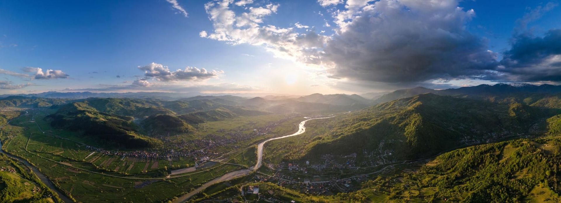 Teren 4,46 ha pentru resort / cabane – Vatra Dornei, intravilan + extr - Poză 1