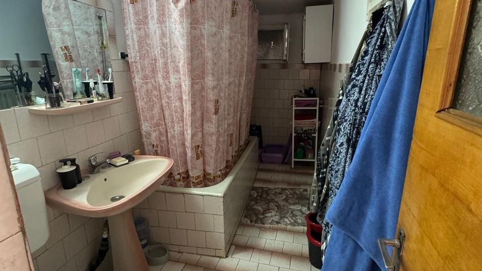 Casă cu 4 camere de vânzare – Str. I. C. Brătianu - Poză 4