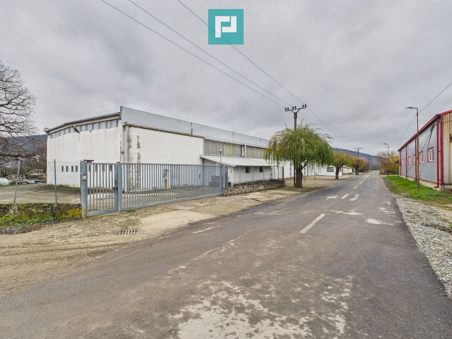 Hală cu teren intravilan de 3500 mp, în Sebiș Arad - Poză 1