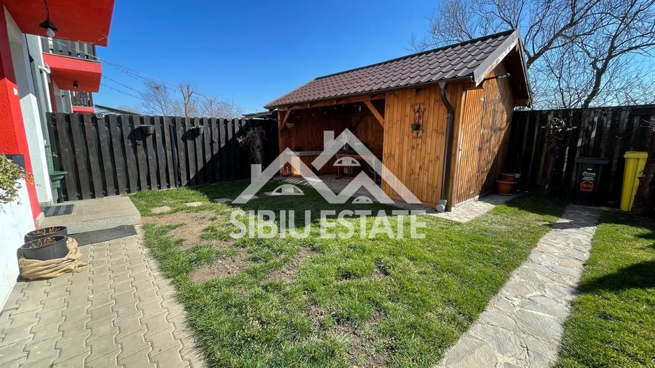 Casa cvadruplex de vanzare 4 camere, 2 locuri de parcare - Poză 8