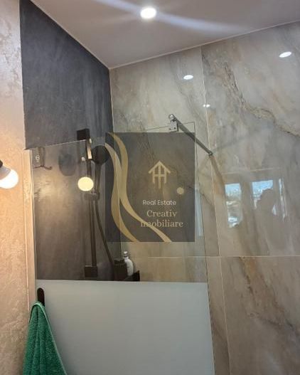 Vând apartament deosebit, zonă ultracentrală, renovat deosebit - Poză 2