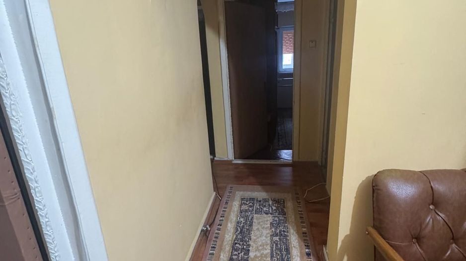 Apartament 4 camere de vânzare – zonă Școala 8 - Poză 5