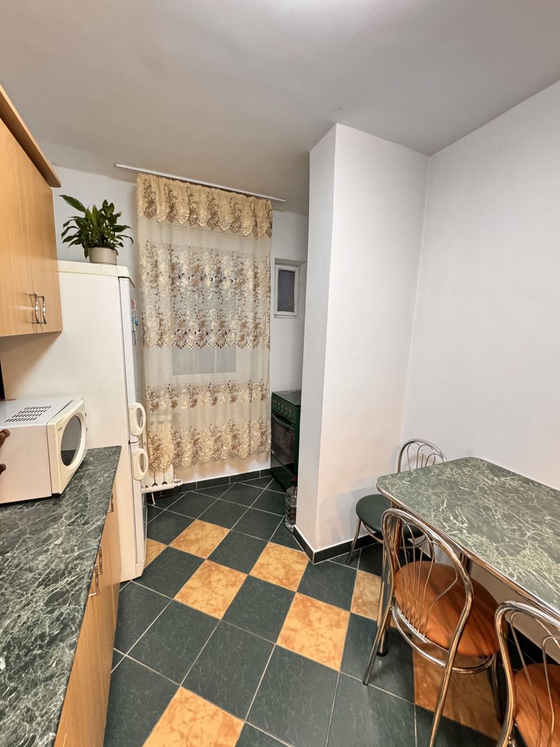 Apartament 3 camere decomandate – zona Decebal, Oradea - Poză 11