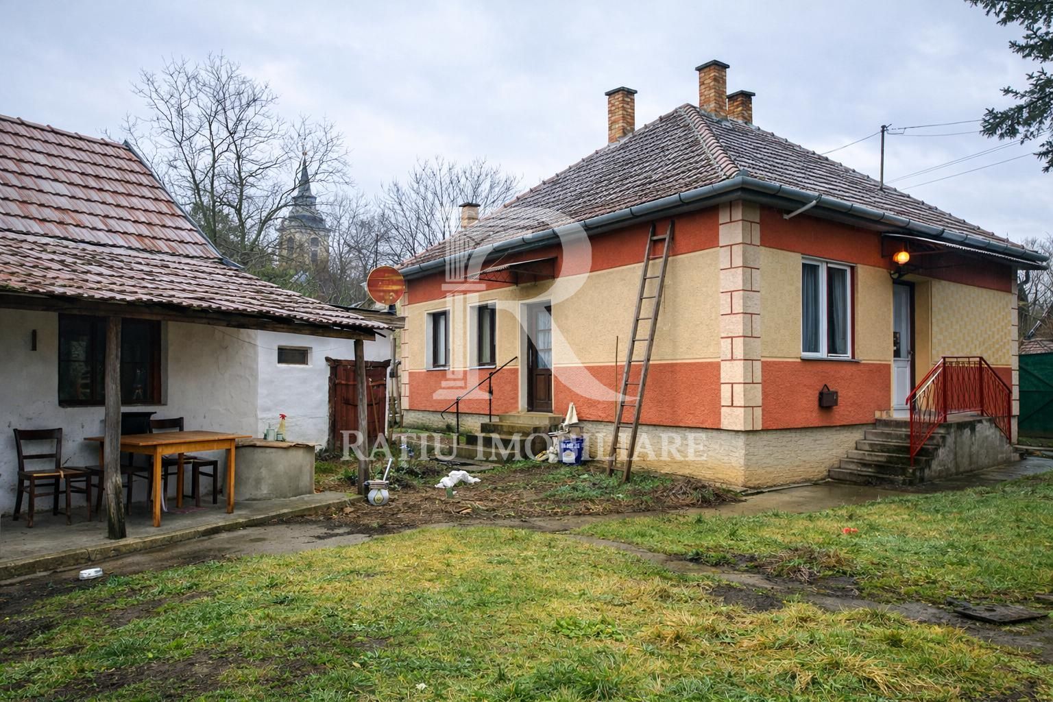 Casă din cărămidă | Teren 2000 mp|Anexe tradiționale | Bojt - Poză 1