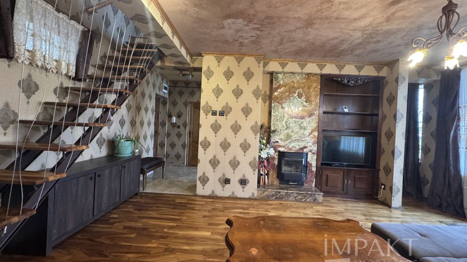 apartament 3 camere 100 mp pe 2 etaje zona Horea central, de închiriat - Poză 2