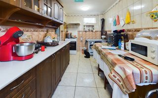 Casa modesta, 2500 mp teren, Domnesti - Poză 5