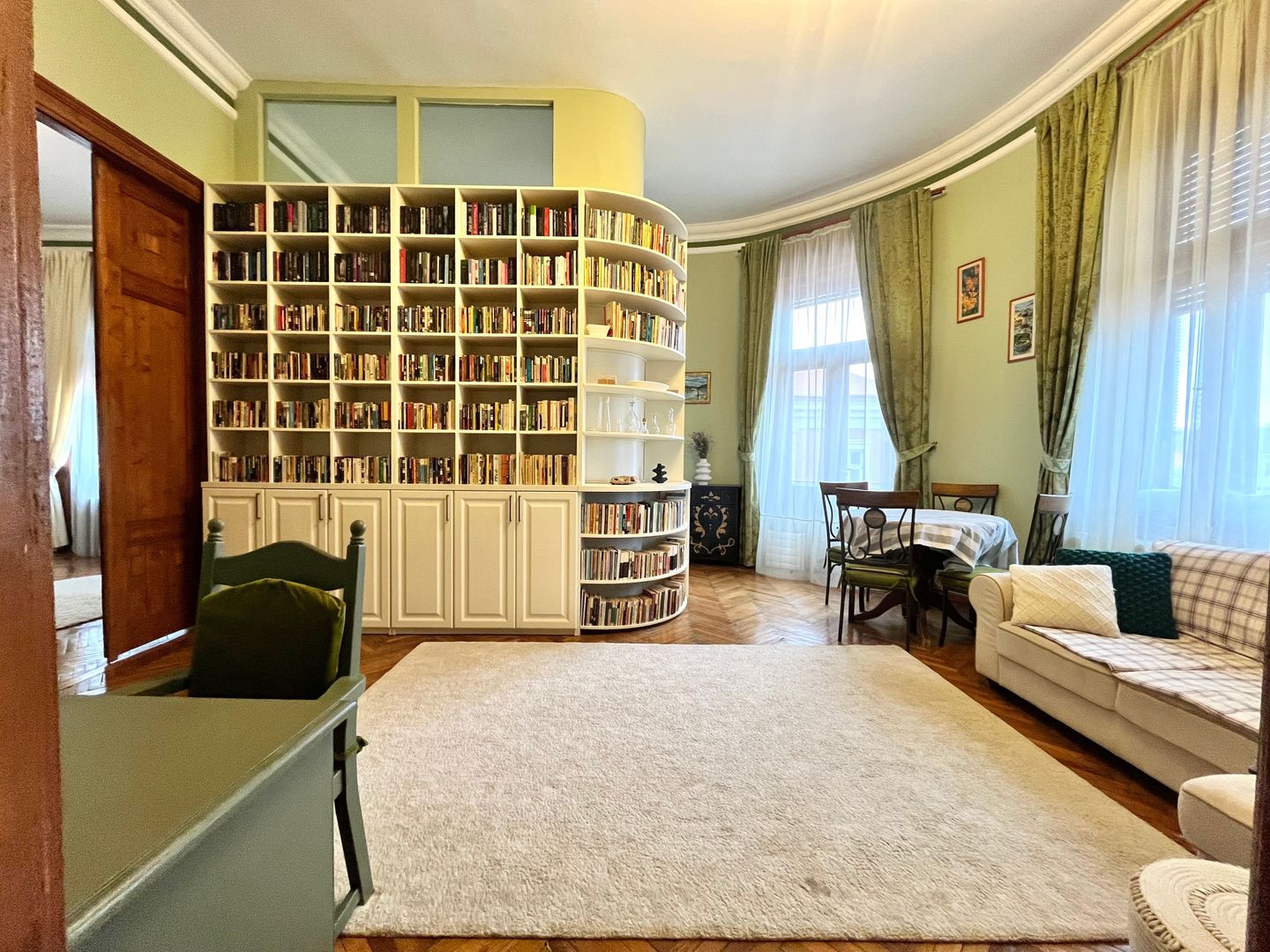 Apartament grandios cu vedere spectaculoasă spre Piața Libertății - Poză 2